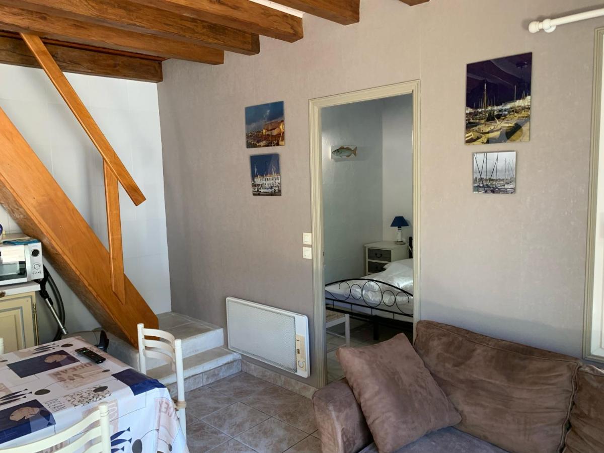 Maison De Pays Au Centre Du Village Сен-Мартен-де-Ре Экстерьер фото