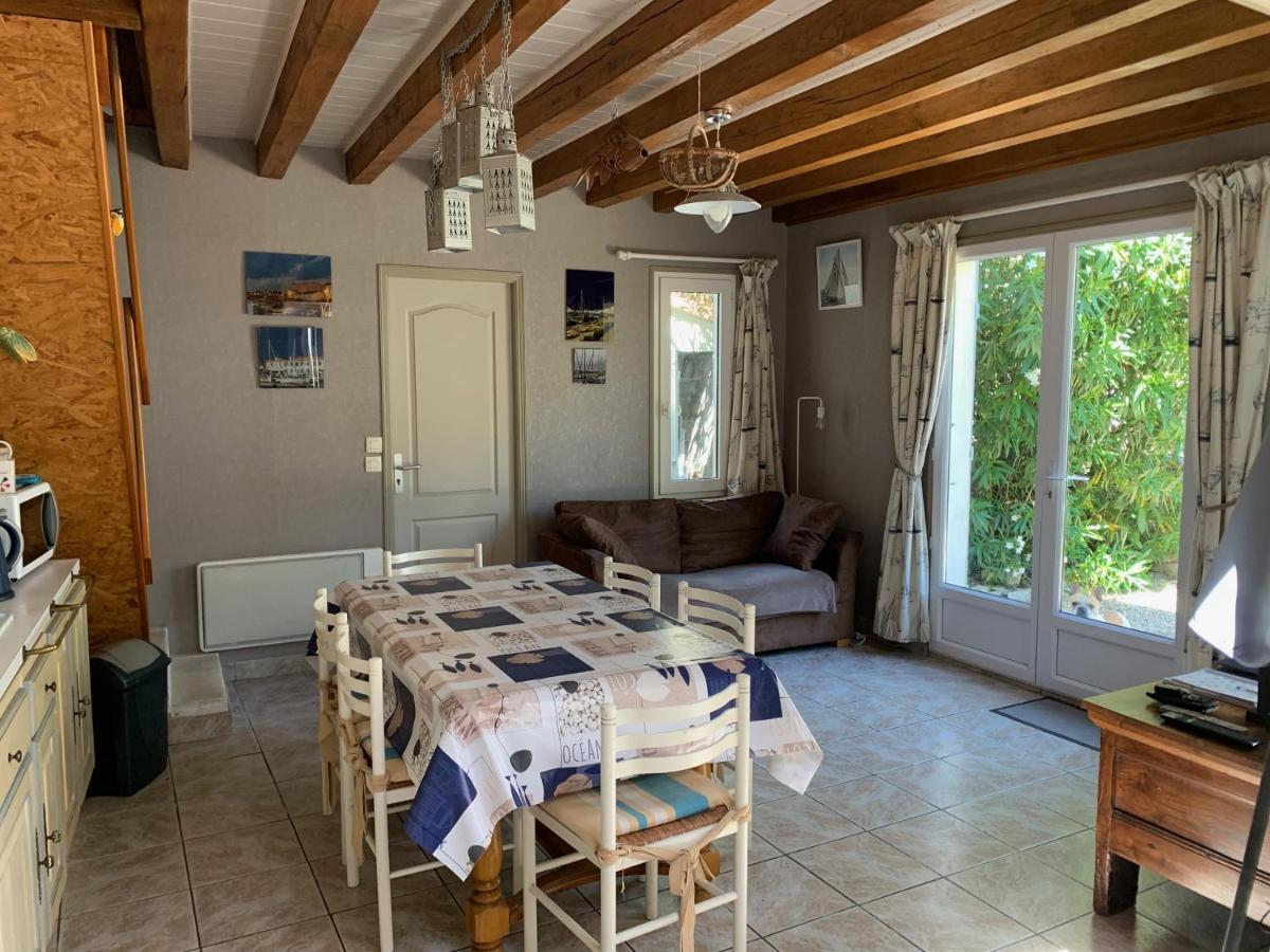 Maison De Pays Au Centre Du Village Сен-Мартен-де-Ре Экстерьер фото
